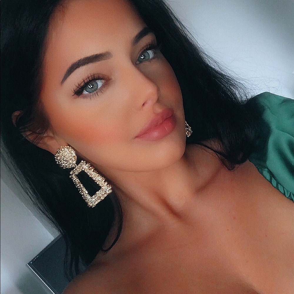 Meet your Posher, Lily